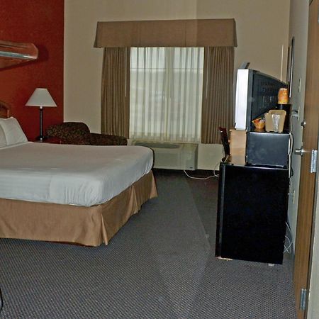 Paola Inn And Suites Dış mekan fotoğraf