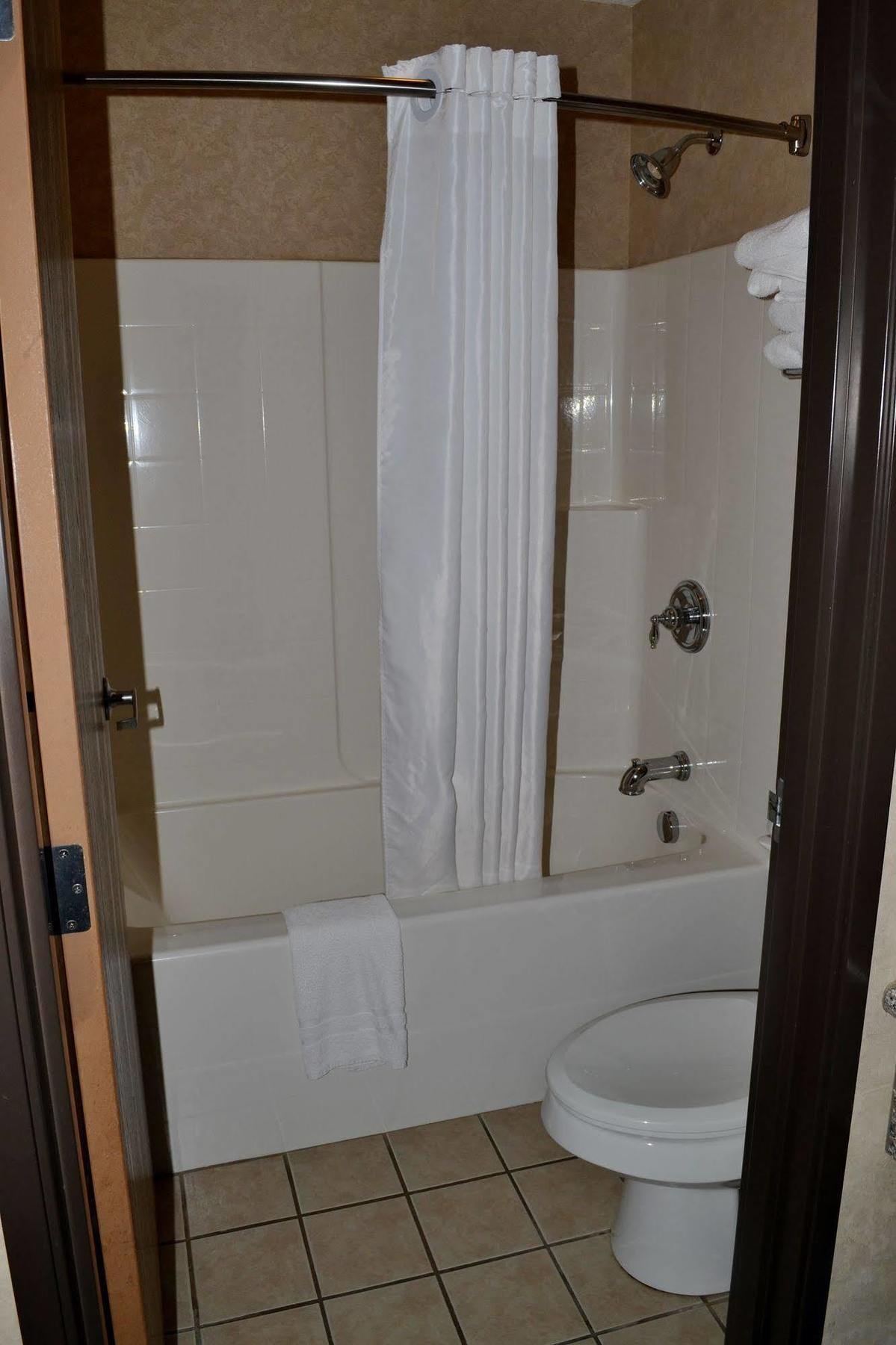 Paola Inn And Suites Dış mekan fotoğraf