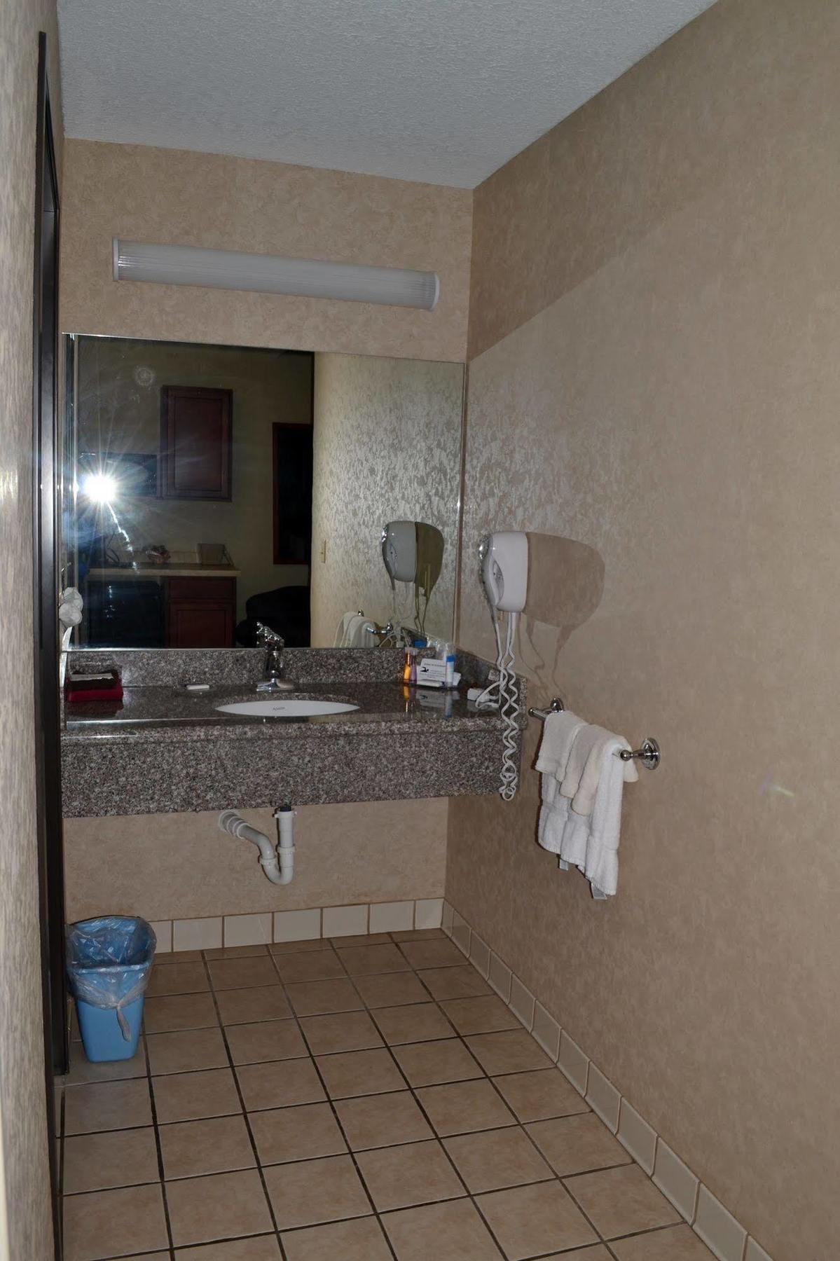 Paola Inn And Suites Dış mekan fotoğraf