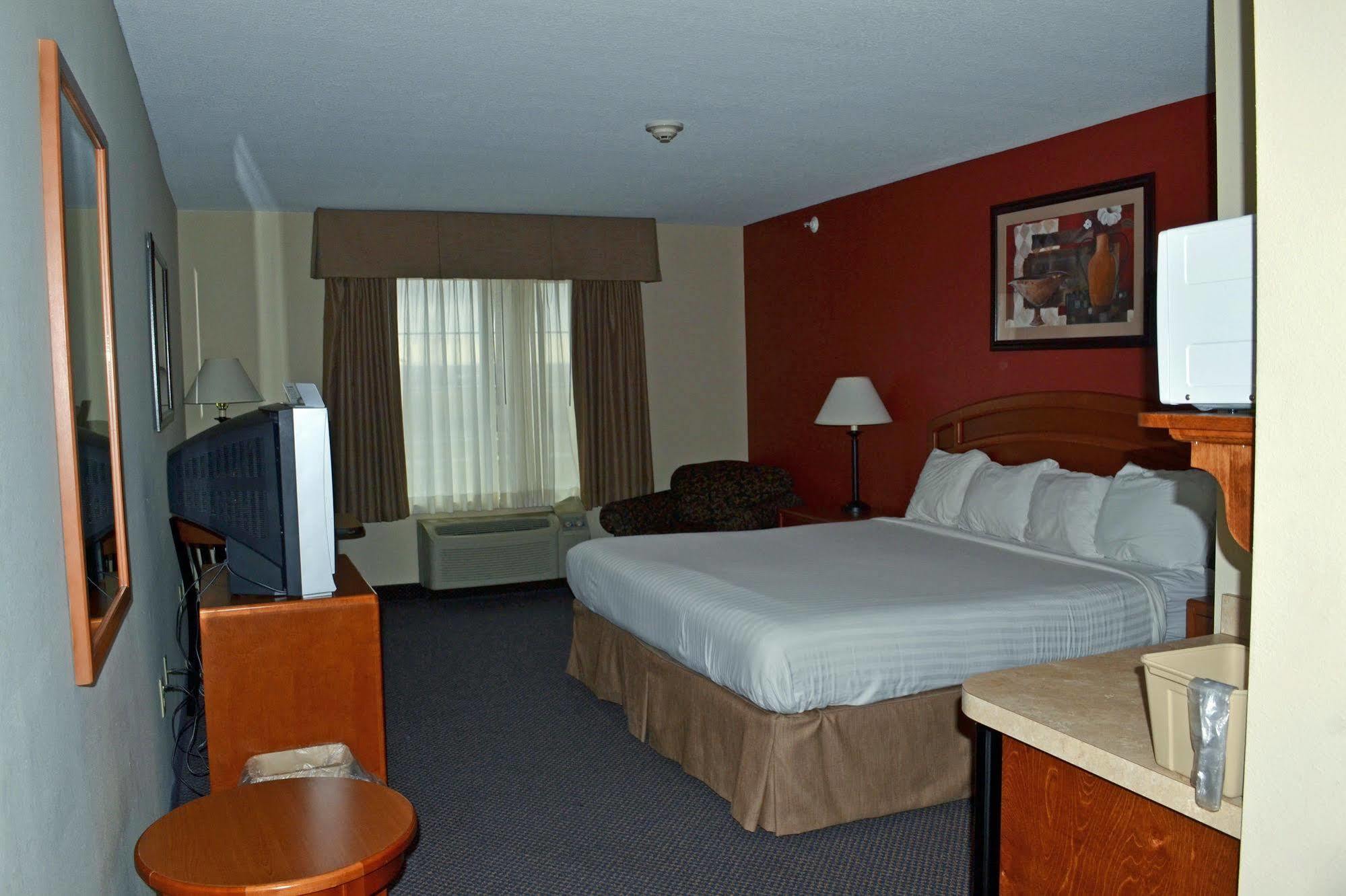 Paola Inn And Suites Dış mekan fotoğraf
